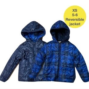 Epic Threads kids blue reversible puff jackets size XS 5-6